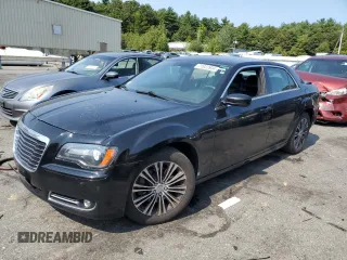 2013 Chrysler 300 S z VIN 2C3CCAGG0DH523781, wystawiony jako Copart lot #71022934 z przebiegiem 273 489 mil mil oraz Szkoda całkowita • Salvage title. Historia ofert i sprzedaży dostępna na DreamBid. Obrazek 1.