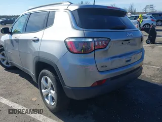 2019 Jeep Compass Altitude z VIN 3C4NJCBB9KT736881, wystawiony jako IAAI lot #41877957 z przebiegiem 63 566 mil mil oraz . Historia ofert i sprzedaży dostępna na DreamBid. Obrazek 3.