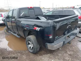 2010 Chevrolet Silverado 1500 LT with VIN 1GCSKSE3XAZ172390, listed as a IAAI auction lot 41839627 with 174,130 mi miles. Bid and sale history available at carsss.com. Image 3.