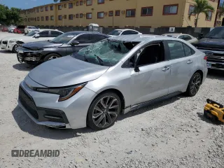 2020 Toyota Corolla SE with VIN 5YFS4RCE2LP051809, listed as a Copart auction lot 54130215 with 62,021 mi miles and Salvage Title. Bid and sale history available at carsss.com. Image 1.