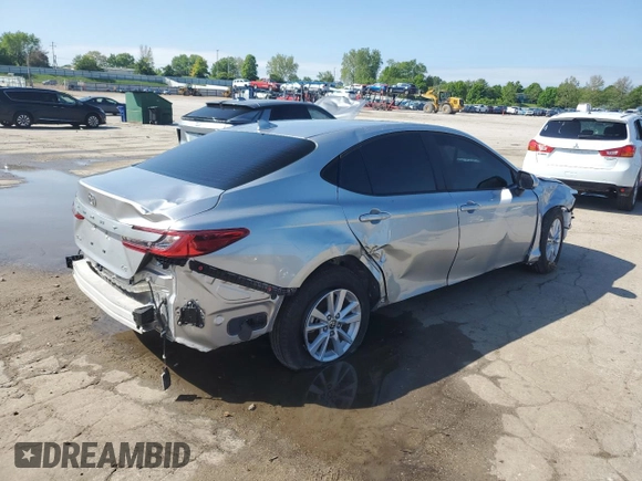 2025 Toyota Camry LE z VIN 4T1DAACK1SU529384, wystawiony jako Copart lot #56388785 z przebiegiem Nie podano mil oraz Czysty tytuł • Clean title. Historia ofert i sprzedaży dostępna na DreamBid. Obrazek 3.