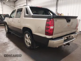 2007 Chevrolet Avalanche LTZ z VIN 3GNFK12367G139144, wystawiony jako IAAI lot #42148086 z przebiegiem 159 007 mil mil oraz . Historia ofert i sprzedaży dostępna na DreamBid. Obrazek 3.