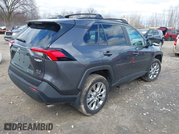 2025 Toyota RAV4 XLE Premium z VIN 2T3A1RFV2SC494497, wystawiony jako IAAI lot #42028044 z przebiegiem 7 773 mil mil oraz . Historia ofert i sprzedaży dostępna na DreamBid. Obrazek 4.
