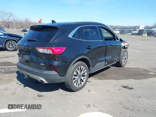 2020 Ford Escape Titanium z VIN 1FMCU9J98LUA44923, wystawiony jako IAAI lot #41779691 z przebiegiem 73 259 mil mil oraz . Historia ofert i sprzedaży dostępna na DreamBid. Obrazek 4.