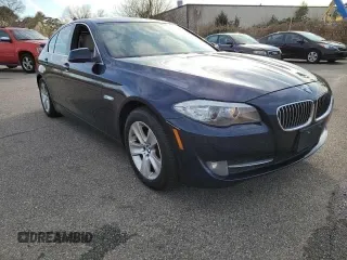 2011 BMW 5 Series 528i z VIN WBAFR1C50BC744595, wystawiony jako Copart lot #59060695 z przebiegiem 124 691 mil mil oraz Czysty tytuł • Clean title. Historia ofert i sprzedaży dostępna na DreamBid. Obrazek 1.