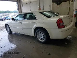2008 Chrysler 300 Touring z VIN 2C3KA53GX8H189070, wystawiony jako Copart lot #56155735 z przebiegiem 120 845 mil mil oraz Szkoda całkowita • Salvage title. Historia ofert i sprzedaży dostępna na DreamBid. Obrazek 2.