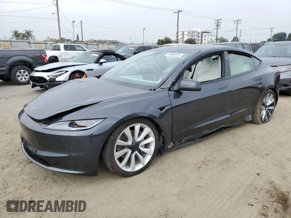 2025 Tesla Model 3 Long Range z VIN 5YJ3E1EA7SF940886, wystawiony jako Copart lot #62683815 z przebiegiem 3 498 mil mil oraz Szkoda całkowita • Salvage title. Historia ofert i sprzedaży dostępna na DreamBid. Obrazek 1.