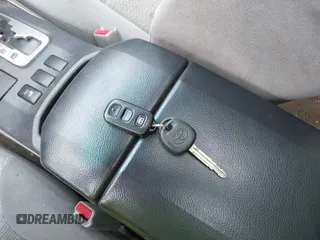 2004 Toyota 4Runner SR5 z VIN JTEBT14R240031458, wystawiony jako IAAI lot #42452058 z przebiegiem 216 294 mil mil oraz . Historia ofert i sprzedaży dostępna na DreamBid. Obrazek 11.