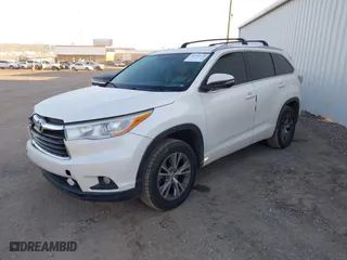 2014 Toyota Highlander XLE with VIN 5TDKKRFH9ES034849, listed as a IAAI auction lot 41792720 with 171,521 mi miles. Bid and sale history available at carsss.com. Image 17.