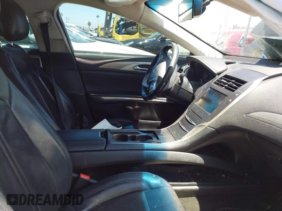 2016 Lincoln MKZ Hybrid z VIN 3LN6L2LU5GR613636, wystawiony jako IAAI lot #42613605 z przebiegiem Nie podano mil oraz . Historia ofert i sprzedaży dostępna na DreamBid. Obrazek 5.
