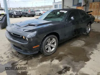 2016 Dodge Challenger SXT z VIN 2C3CDZAG0GH137810, wystawiony jako Copart lot #54941545 z przebiegiem 121 414 mil mil oraz Szkoda całkowita • Salvage title. Historia ofert i sprzedaży dostępna na DreamBid. Obrazek 1.