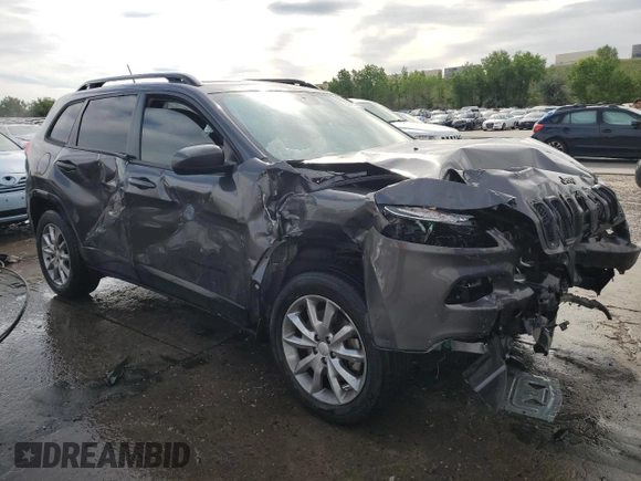 2018 Jeep Cherokee Latitude z VIN 1C4PJMCX3JD586604, wystawiony jako Copart lot #59128315 z przebiegiem 100 892 mil mil oraz Szkoda całkowita • Salvage title. Historia ofert i sprzedaży dostępna na DreamBid. Obrazek 4.