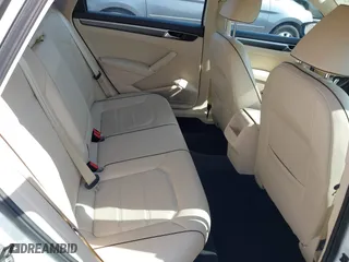 2017 Volkswagen Passat R-Line w/Comfort Pkg with VIN 1VWDT7A39HC014514, listed as a IAAI auction lot 41988227 with 87,038 mi miles. Bid and sale history available at carsss.com. Image 8.