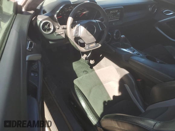 2018 Chevrolet Camaro 1SS z VIN 1G1FE1R74J0110352, wystawiony jako Copart lot #50372145 z przebiegiem 92 608 mil mil oraz Szkoda całkowita • Salvage title. Historia ofert i sprzedaży dostępna na DreamBid. Obrazek 8.