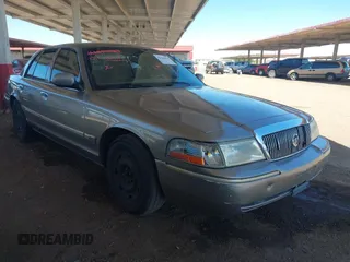 2004 Mercury Grand Marquis GS z VIN 2MEFM74W44X661154, wystawiony jako IAAI lot #42268675 z przebiegiem 236 456 mil mil oraz . Historia ofert i sprzedaży dostępna na DreamBid. Obrazek 1.