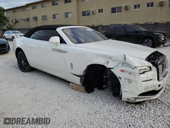 2016 Rolls-Royce Dawn z VIN SCA666D51GU102208, wystawiony jako Copart lot #83388274 z przebiegiem 25 930 mil mil oraz Szkoda całkowita • Salvage title. Historia ofert i sprzedaży dostępna na DreamBid. Obrazek 4.
