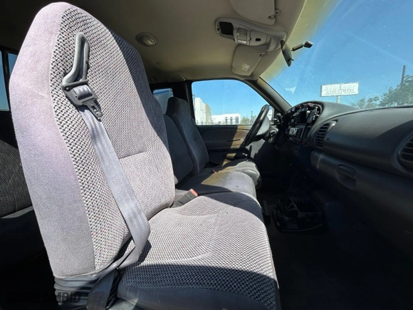 2001 Dodge Ram 1500 with VIN 1B7HC13Y11J562437, listed as a Copart auction lot 52826525 with 202,170 mi miles and Clean Title. Bid and sale history available at carsss.com. Image 5.