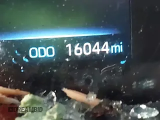2022 Toyota Corolla Cross LE z VIN 7MUBAABG0NV030759, wystawiony jako IAAI lot #41821277 z przebiegiem 16 044 mil mil oraz . Historia ofert i sprzedaży dostępna na DreamBid. Obrazek 15.