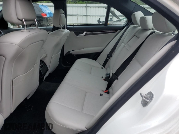 2013 Mercedes-Benz C 250 Sport z VIN WDDGF4HB3DR270325, wystawiony jako Copart lot #57044585 z przebiegiem 107 453 mil mil oraz Szkoda całkowita • Salvage title. Historia ofert i sprzedaży dostępna na DreamBid. Obrazek 10.
