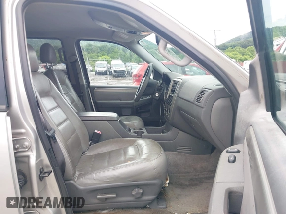 2004 Ford Explorer XLT z VIN 1FMDU73KX4UB18210, wystawiony jako IAAI lot #42504862 z przebiegiem 264 644 mil mil oraz . Historia ofert i sprzedaży dostępna na DreamBid. Obrazek 5.