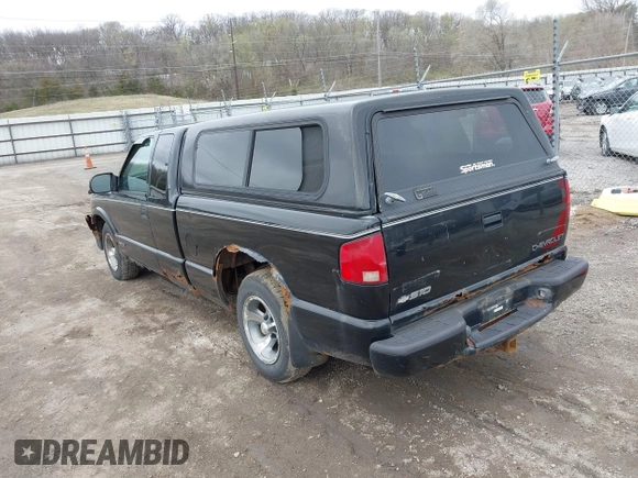 2001 Chevrolet S-10 LS with VIN 1GCCS19W818112858, listed as a IAAI auction lot 41955250 with 185,516 mi miles and . Bid and sale history available at DreamBid. Image 3.