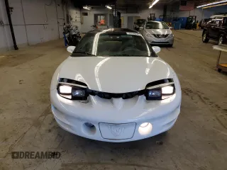2000 Pontiac Firebird Formula z VIN 2G2FV22GXY2112840, wystawiony jako Copart lot #76244634 z przebiegiem 105 197 mil mil oraz Czysty tytuł • Clean title. Historia ofert i sprzedaży dostępna na DreamBid. Obrazek 5.
