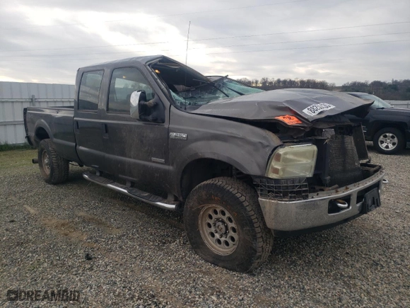 2006 Ford Super Duty F-250 XL with VIN 1FTSW21P16ED33060, listed as a Copart auction lot 88250435 with 233,114 mi miles and Non Repairable. Bid and sale history available at carsss.com. Image 4.