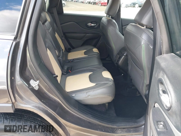 2016 Jeep Cherokee Latitude with VIN 1C4PJLCS2GW190322, listed as a IAAI auction lot 41290901 with 118,513 mi miles. Bid and sale history available at carsss.com. Image 8.
