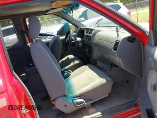 1998 Nissan Frontier XE z VIN 1N6DD26S9WC350161, wystawiony jako IAAI lot #41997747 z przebiegiem 343 084 mil mil oraz . Historia ofert i sprzedaży dostępna na DreamBid. Obrazek 5.