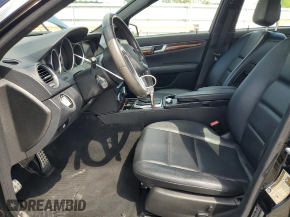2012 Mercedes-Benz C 300 Sport z VIN WDDGF8BB1CR207366, wystawiony jako Copart lot #56564215 z przebiegiem 95 134 mil mil oraz Szkoda całkowita • Salvage title. Historia ofert i sprzedaży dostępna na DreamBid. Obrazek 7.