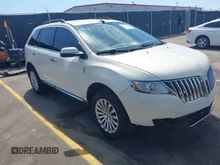 2013 Lincoln MKX with VIN 2LMDJ6JK6DBL40470, listed as a IAAI auction lot 41840106 with 258,886 mi miles. Bid and sale history available at carsss.com. Image 1.