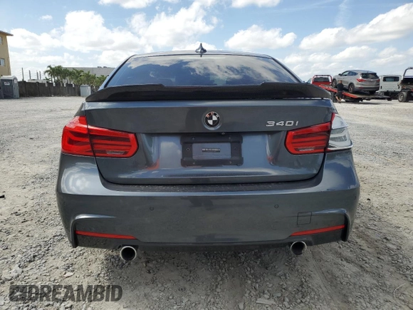 2018 BMW 3 Series 340i z VIN WBA8B3G50JNV00922, wystawiony jako Copart lot #46361935 z przebiegiem 54 430 mil mil oraz Szkoda całkowita • Salvage title. Historia ofert i sprzedaży dostępna na DreamBid. Obrazek 6.