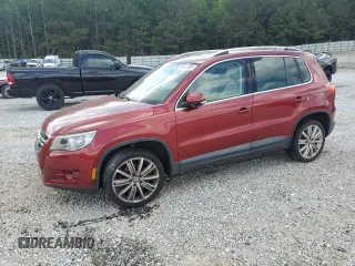 2011 Volkswagen Tiguan S z VIN WVGAV7AXXBW002022, wystawiony jako Copart lot #55037395 z przebiegiem 140 456 mil mil oraz Czysty tytuł • Clean title. Historia ofert i sprzedaży dostępna na DreamBid. Obrazek 1.