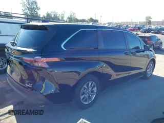 2021 Toyota Sienna LE with VIN 5TDKRKEC5MS043913, listed as a IAAI auction lot 40141863 with 89,439 mi miles. Bid and sale history available at carsss.com. Image 4.