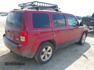 2014 Jeep Patriot Latitude z VIN 1C4NJPFB1ED859456, wystawiony jako IAAI lot #42471828 z przebiegiem 66 233 mil mil oraz . Historia ofert i sprzedaży dostępna na DreamBid. Obrazek 4.