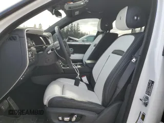 2022 Rolls-Royce Cullinan Black Badge z VIN SLATV8C01NU211417, wystawiony jako Copart lot #83323584 z przebiegiem 24 227 mil mil oraz Nie do naprawy. Historia ofert i sprzedaży dostępna na DreamBid. Obrazek 7.