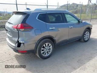 2018 Nissan Rogue SV z VIN KNMAT2MV7JP557753, wystawiony jako IAAI lot #41999721 z przebiegiem 45 130 mil mil oraz . Historia ofert i sprzedaży dostępna na DreamBid. Obrazek 4.