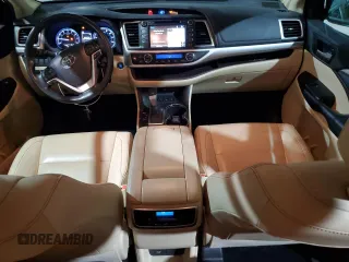 2019 Toyota Highlander SE z VIN 5TDJZRFH8KS918297, wystawiony jako Copart lot #53847475 z przebiegiem 50 672 mil mil oraz Szkoda całkowita • Salvage title. Historia ofert i sprzedaży dostępna na DreamBid. Obrazek 8.