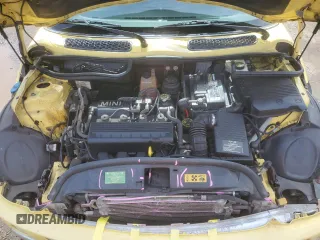 2003 MINI Hardtop z VIN WMWRC33453TE14621, wystawiony jako Copart lot #51748165 z przebiegiem 114 327 mil mil oraz Szkoda całkowita • Salvage title. Historia ofert i sprzedaży dostępna na DreamBid. Obrazek 11.