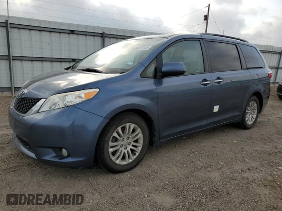 2017 Toyota Sienna XLE Auto Access Seat z VIN 5TDYZ3DC5HS772503, wystawiony jako Copart lot #54207045 z przebiegiem 158 251 mil mil oraz Szkody całkowita. Historia ofert i sprzedaży dostępna na DreamBid. Obrazek 1.