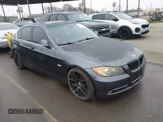 2007 BMW 3 Series 335i with VIN WBAVB73527PA87305, listed as a IAAI auction lot 41277204 with 107,699 mi miles. Bid and sale history available at carsss.com. Image 1.