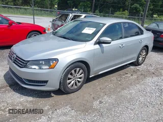 2013 Volkswagen Passat Wolfsburg Edition z VIN 1VWAH7A38DC146887, wystawiony jako IAAI lot #42380916 z przebiegiem 169 608 mil mil oraz . Historia ofert i sprzedaży dostępna na DreamBid. Obrazek 2.