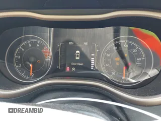 2017 Jeep Cherokee Altitude с VIN 1C4PJLAS6HW595992, выставлен на аукционе IAAI как лот 42242411 с пробегом 133 550 миль миль и . История ставок и продаж доступна на DreamBid. Изображение 7.