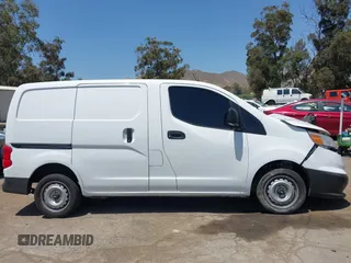 2015 Chevrolet City Express Cargo LS z VIN 3N63M0YN0FK723699, wystawiony jako IAAI lot #42278245 z przebiegiem 61 906 mil mil oraz . Historia ofert i sprzedaży dostępna na DreamBid. Obrazek 13.