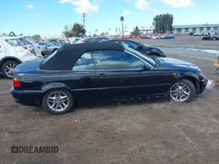 2004 BMW 3 Series 325Ci with VIN WBABW33424PL31311, listed as a IAAI auction lot 41733447 with 117,763 mi miles. Bid and sale history available at carsss.com. Image 14.