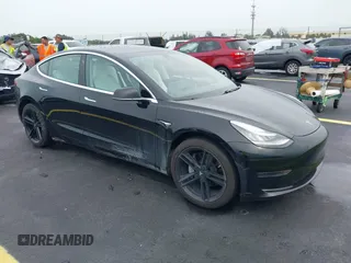 2020 Tesla Model 3 Standard Range Plus z VIN 5YJ3E1EA4LF662515, wystawiony jako IAAI lot #42417146 z przebiegiem 31 965 mil mil oraz . Historia ofert i sprzedaży dostępna na DreamBid. Obrazek 1.
