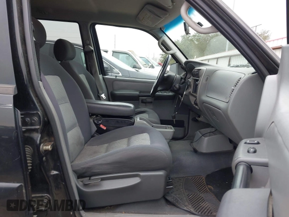 2003 Ford Explorer Sport Trac XLS z VIN 1FMZU77E43UB90738, wystawiony jako IAAI lot #41607465 z przebiegiem 223 708 mil mil oraz . Historia ofert i sprzedaży dostępna na DreamBid. Obrazek 5.