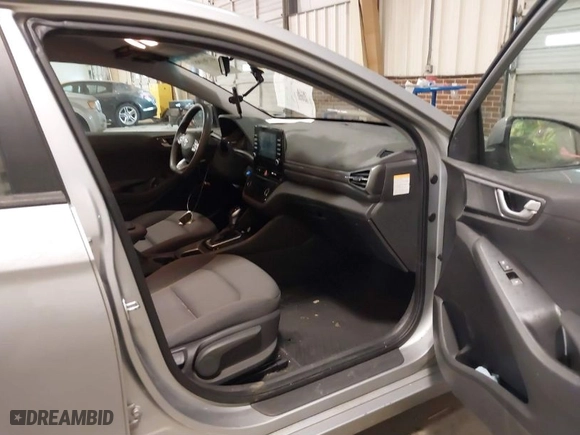 2020 Hyundai Ioniq Hybrid Blue with VIN KMHC65LC4LU213542, listed as a IAAI auction lot 41361881 with 120,250 mi miles. Bid and sale history available at carsss.com. Image 5.