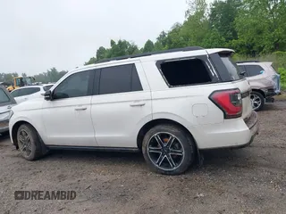 2019 Ford Expedition Limited z VIN 1FMJU2AT1KEA41705, wystawiony jako IAAI lot #42285780 z przebiegiem Nie podano mil oraz . Historia ofert i sprzedaży dostępna na DreamBid. Obrazek 14.