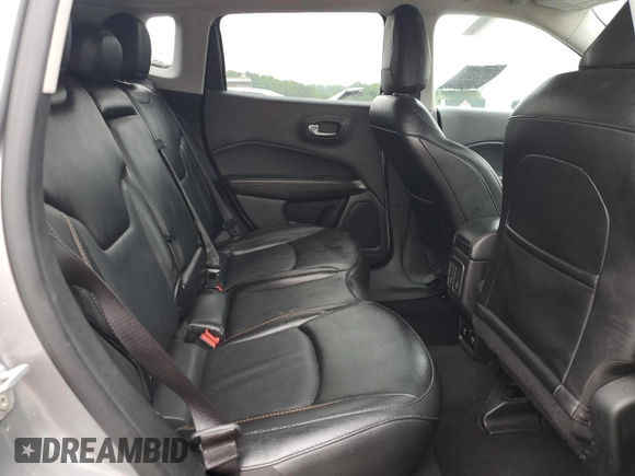 2020 Jeep Compass Limited z VIN 3C4NJCCBXLT211330, wystawiony jako Copart lot #56938845 z przebiegiem 98 968 mil mil oraz Szkoda całkowita • Salvage title. Historia ofert i sprzedaży dostępna na DreamBid. Obrazek 11.